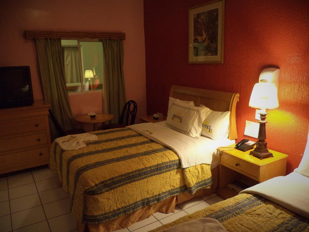 Hotel Diaz Tijuana Værelse billede