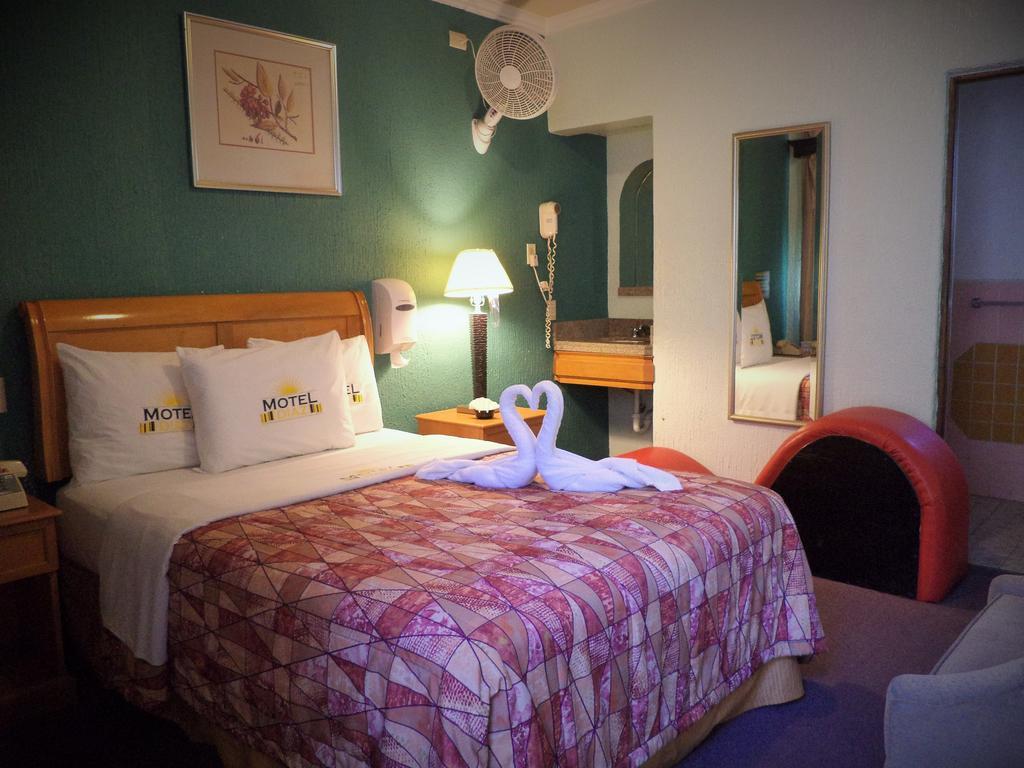 Hotel Diaz Tijuana Værelse billede