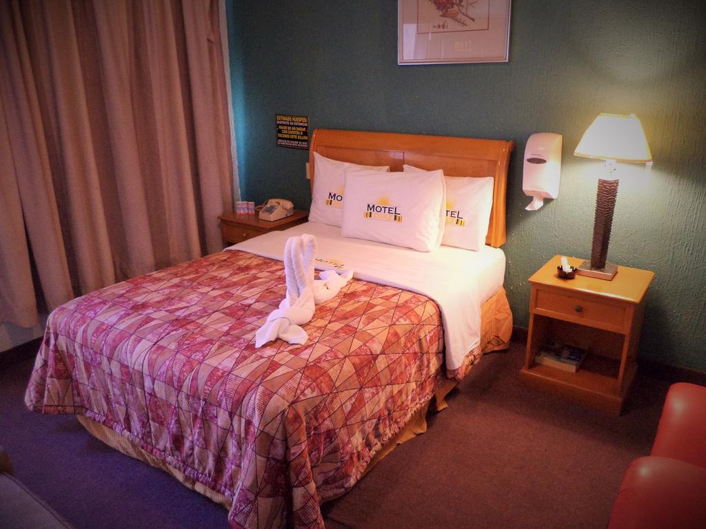 Hotel Diaz Tijuana Værelse billede