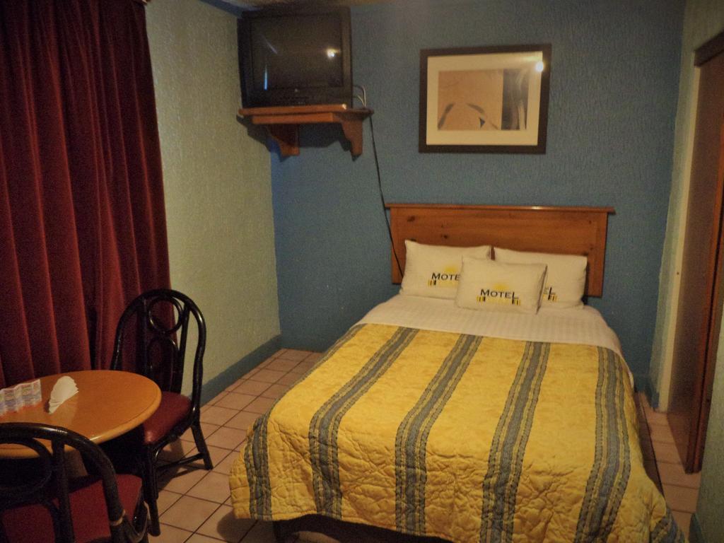 Hotel Diaz Tijuana Værelse billede